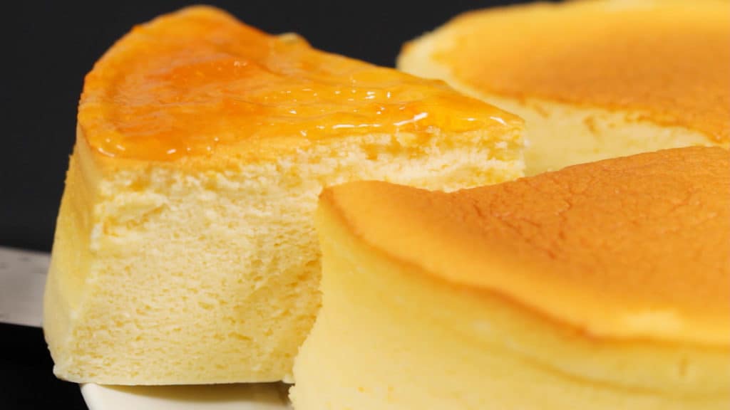 Je bekijkt nu Japanse Soufflé Cheesecake Recept (Zachte en Niet Droge Katoen Cheesecake)