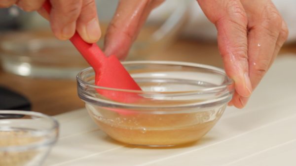 Let’s make the sushi vinegar. Combine the rice vinegar, salt and sugar. Stir to dissolve well.