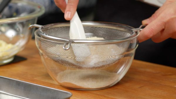 Now, let's make the almond cream. In a fine mesh strainer, combine the almond powder, raw sugar and cake flour. Sieve the powder into a bowl. Be sure to bring all the ingredients to room temperature beforehand.