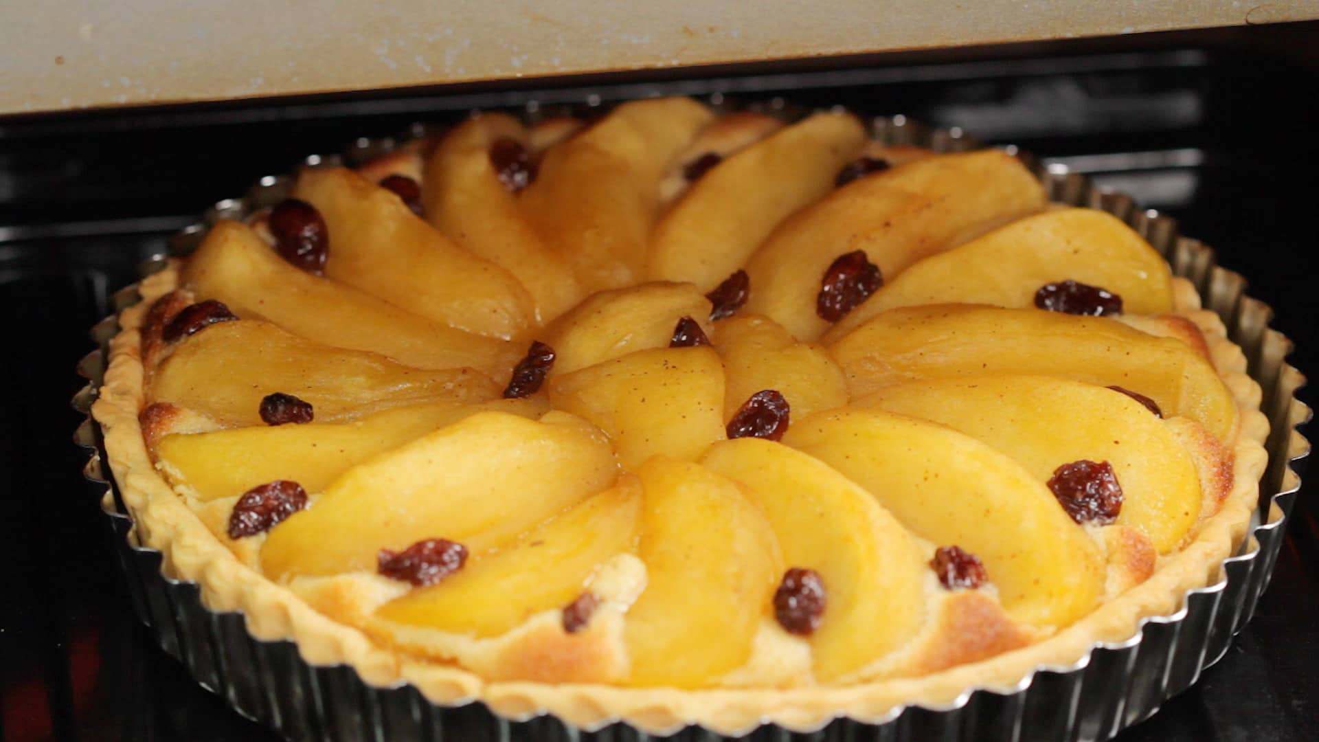 りんごのタルトの作り方 アーモンドクリームを使った絶品アップルタルトのレシピ クッキングウィズドッグ