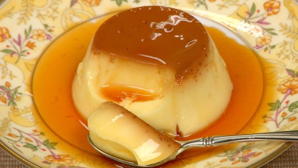 En este momento estás viendo Receta de Flan Fácil (Budín de Huevo con Salsa de Caramelo)