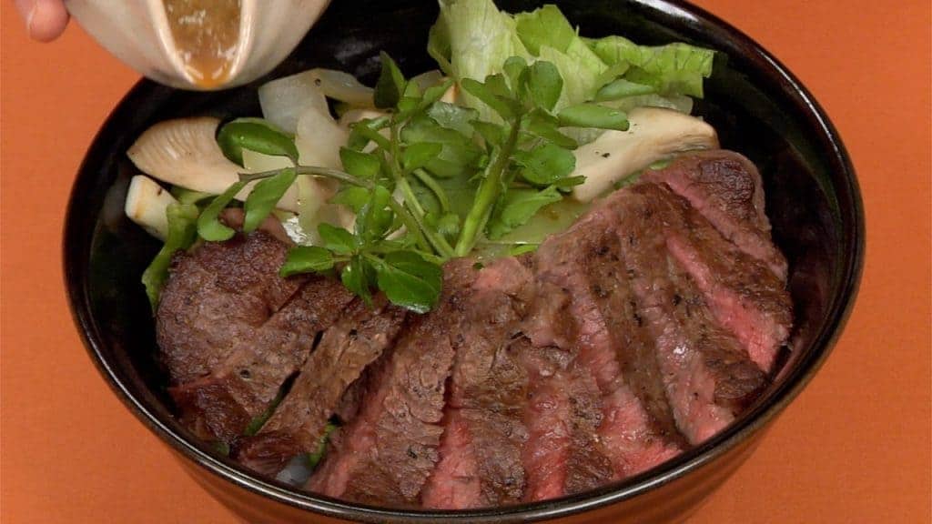 You are currently viewing Beef Steak Donburi with Onion Ponzu Sauce Recipe (Steak Rice Bowl)