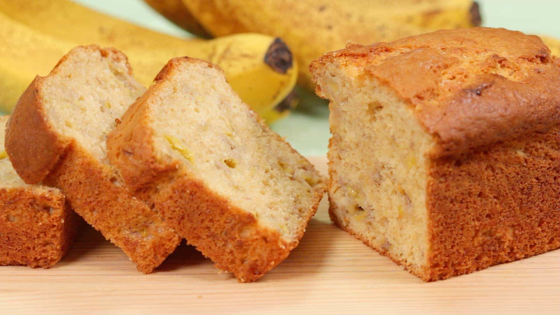 Receta de Pan de Plátano (húmedo y esponjoso por dentro y crujiente por  fuera) - Cooking with Dog