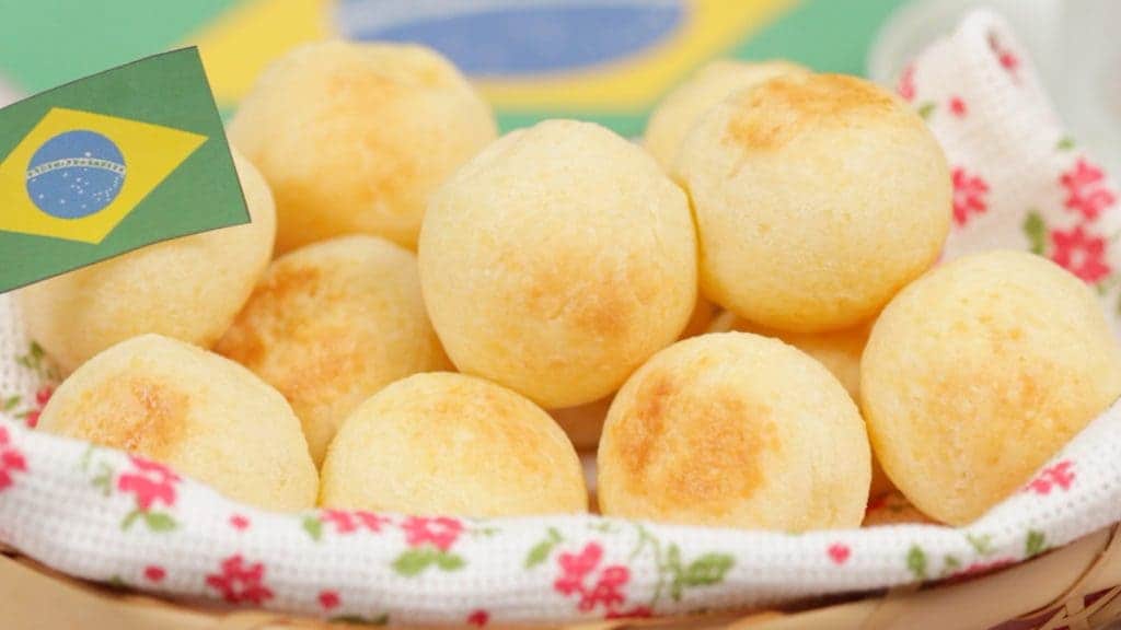 You are currently viewing Pão de Queijo Recipe (Brazilian Cheese Bread)
