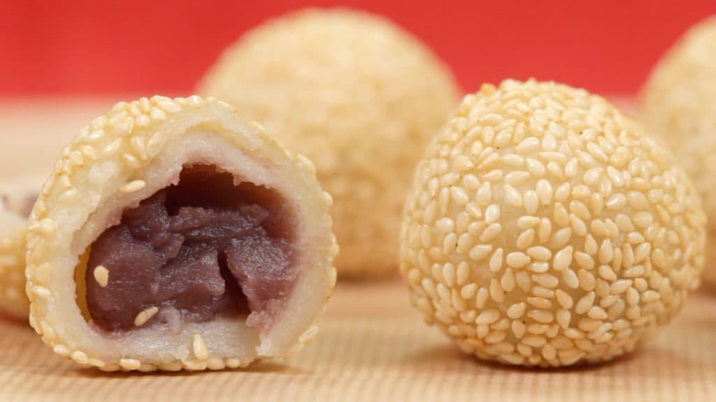 Du visar för närvarande Sesambollar Recept (Kinesisk Dessert Jian Dui / Goma Dango)