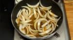 Reheat the skillet and add the water, dashi stock powder, grated ginger and onion to the mixture. Stir lightly and cover.