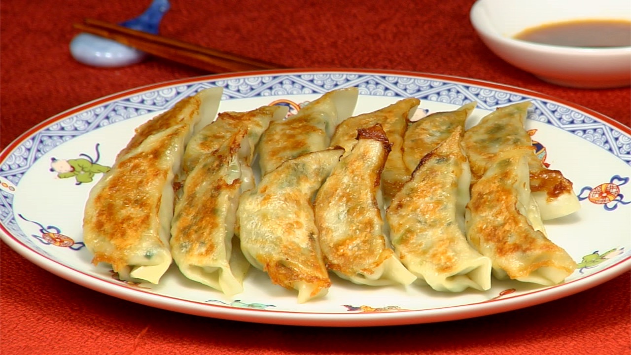 Yaki Gyoza Recipe (Fried Dumplings) | Cooking with Dog