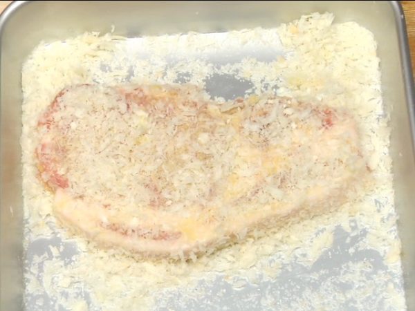 Coat the pork with the nama-panko, soft bread crumbs and shape with your hands.