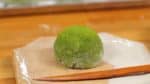 Sprinkle on the matcha powder and enjoy the gorgeous matcha daifuku. The combination of the anko and cream is amazing!