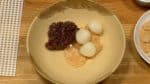 Serve the brown rice flakes in a bowl and add the pre-made shiratama dango. Serve the pre-made anko.