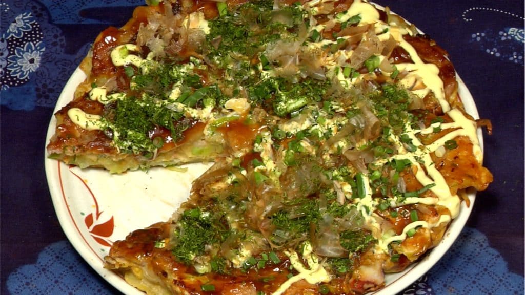 You are currently viewing Công thức bánh xèo Okonomiyaki (Bánh nướng chảo Nhật Bản mặn ngon với thịt lợn (heo) và hải sản)