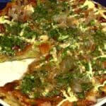Recette d'okonomiyaki (galettes japonaises salées grillées avec du porc et des fruits de mer)