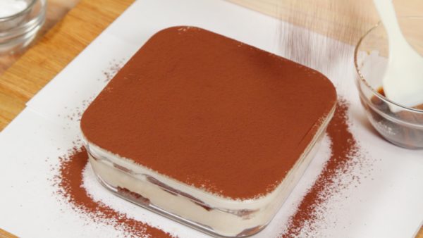 Sprinkle on the cocoa powder and cover the top completely.