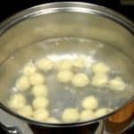 Let’s cook the tofu dango. Gently place the dough balls into a large pot of boiling water. At first, the dango will sink to the bottom, but soon they should begin to float to the surface.