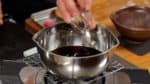 Let's make the kombu soy sauce for Gyukatsu. Combine the soy sauce, sake and mirin in a pot. Turn on the burner and heat the sauce. When it begins to boil, turn off the burner.