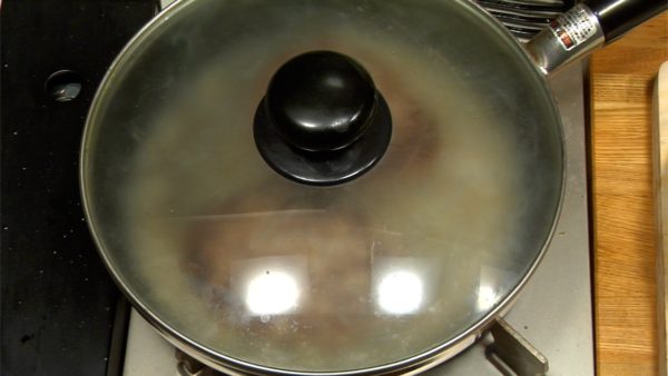 Add measured water (approx. 100ml/3.4 fl oz) and cover. Steam and fry until the water has evaporated almost completely.
