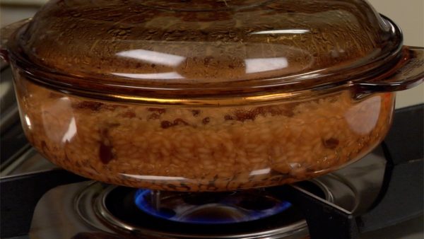 Nếu nhiệt độ quá lớn, nó sẽ có mùi như cháy. trong trường hợp đó, giảm lửa nhanh xuống mức thấp nhất có thể và tiếp tục nấu ít nhất khoảng 10 phút.