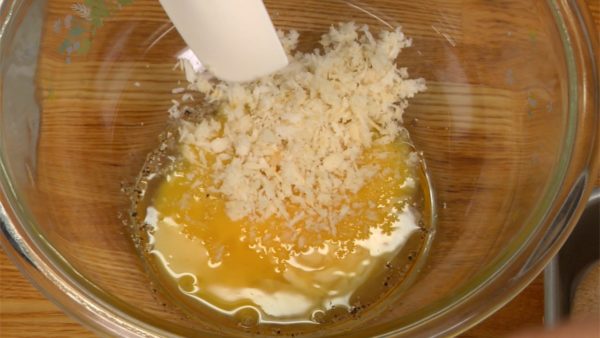 Let’s make the ground meat mixture for the stuffing. Combine the salt, pepper, sake, beaten egg and soft bread crumbs in a bowl and stir together with a spatula.
