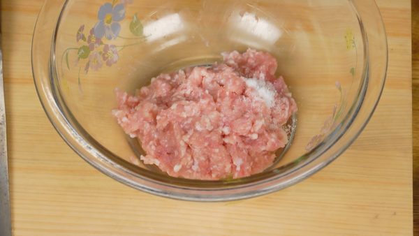 Let’s combine the ground meat mixture. Add the salt to the ground chicken and knead it until the meat begins to look smooth and turn kind of gooey.