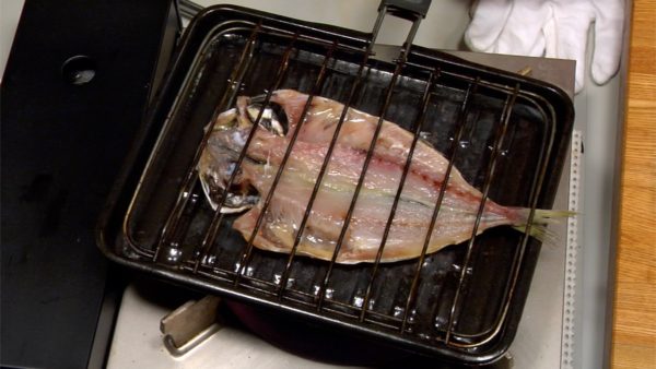 When a grill basket is fully heated, grill the horse mackerel at medium heat.