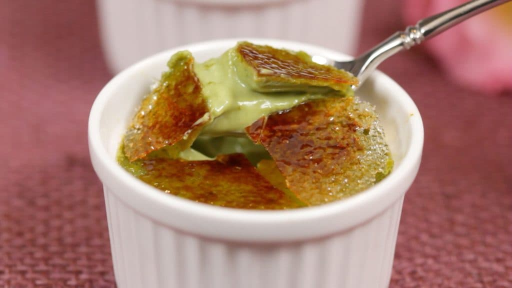 You are currently viewing Matcha Creme Brulee Recipe (Green Tea Crème Brûlée Dessert)
