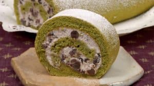 Matcha Roll Cake Recipe (Green Tea Swiss Roll)