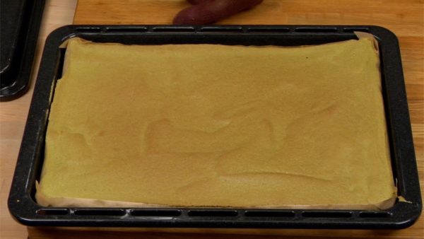Now, remove the baking sheet from the oven. Drop it a few times to prevent the sponge cake from shrinking.