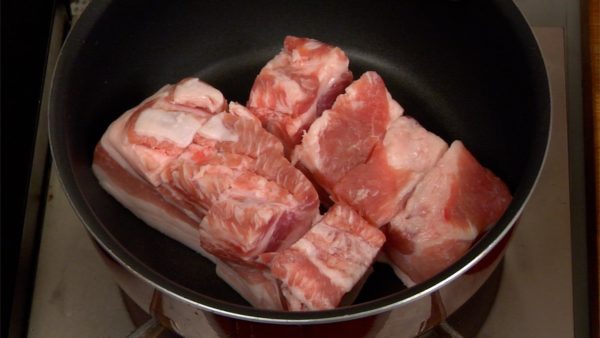 Put the pork cubes in the heated non-stick pot. Fry them thoroughly on medium heat. No need to add oil, the fat will come out of the pork belly.
