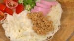 Hikiwari-Natto, fermentierte Sojabohnen, enthält viele nützliche Bakterien und Nährstoffe. Du solltest es definitiv probieren!