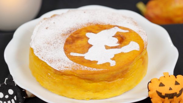 A flying witch on a broomstick! Carefully lift the cheesecake and place it onto a plate.