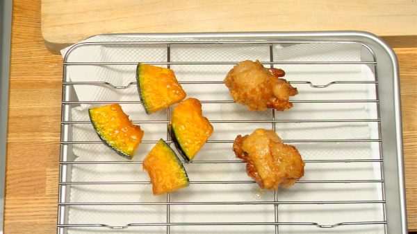 When the pumpkin and chicken become golden brown, remove, and place them on a wire rack.