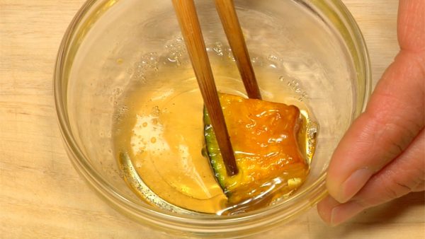 Dip the pumpkin into honey, and place it in a cup divider.