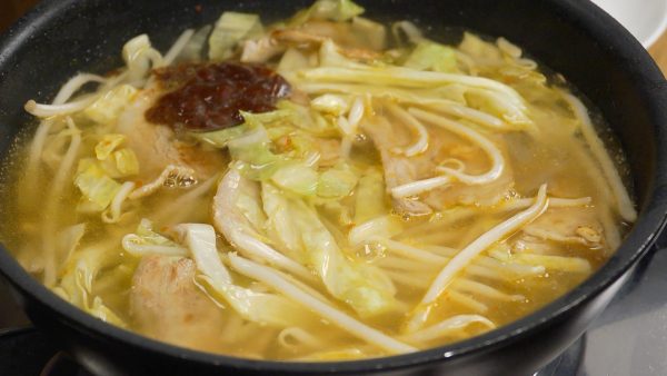 Add the package of soup base included with the noodles, dissolve it evenly and turn off the burner.