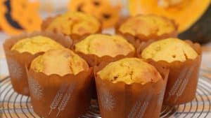 Read more about the article Resep muffin labu (Makanan penutup halloween dengan kenari dan labu manis kabocha)