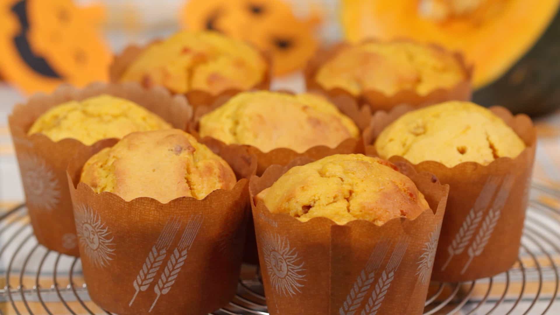 We are making exquisitely delicious Pumpkin Muffins with lots of kabocha an...