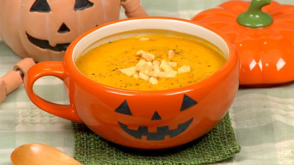 You are currently viewing Recette de potage à la courge (délicieuse soupe d’Halloween avec de la courge sucrée kabocha)