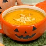 Recette de potage à la courge (délicieuse soupe d’Halloween avec de la courge sucrée kabocha)
