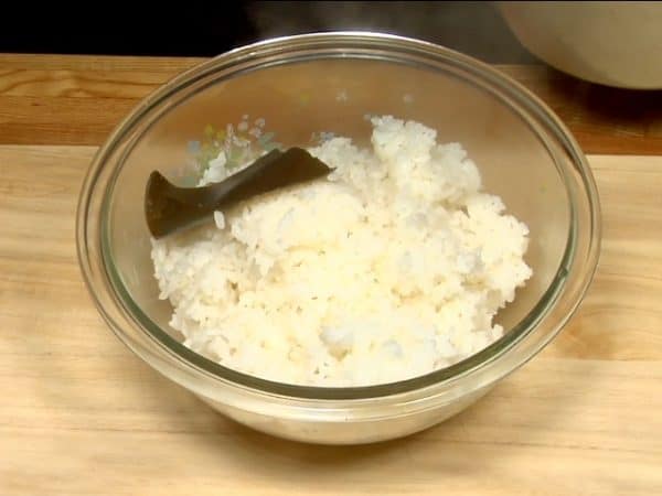 The fresh steamed rice is cooked with the kombu seaweed. Remove the kombu seaweed.