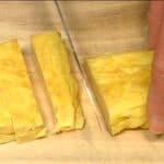 When cooled, trim the edges and cut the tamagoyaki into rectangles.