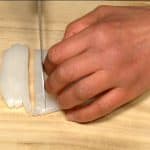 Coupez la seiche en tranches d'1 cm (0.4 inch). 