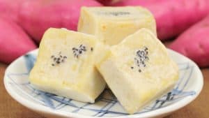 Lire la suite à propos de l’article Recette de Kintsuba de patate douce (dessert japonais traditionnel / wagashi)