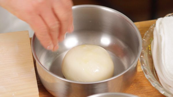 Coat the surface of the dough with olive oil to avoid drying out.