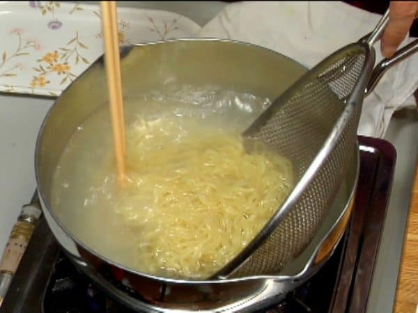 Turn off the burner and strain the noodles with a mesh strainer.