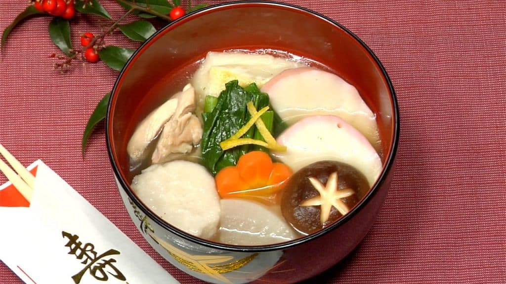 You are currently viewing Công thức Ozoni (Canh bánh dày mochi với gà và rau củ kiểu Nhật cho năm mới)