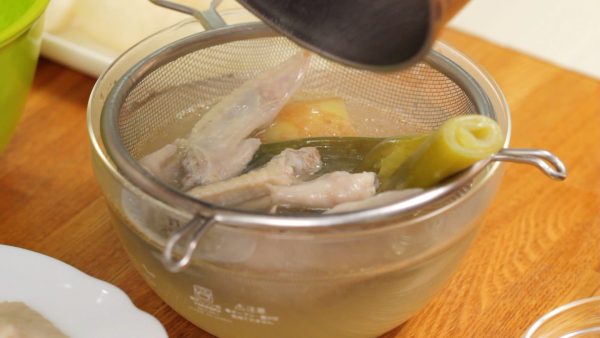 Strain the broth with a mesh strainer.