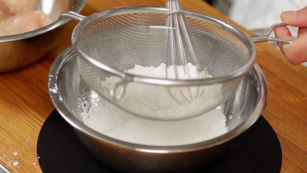 Let’s make the batter. In a mesh strainer, combine the cake flour, potato starch and baking powder. Sieve the flour mixture into a bowl. The baking powder will give the fried batter a pleasant light texture.