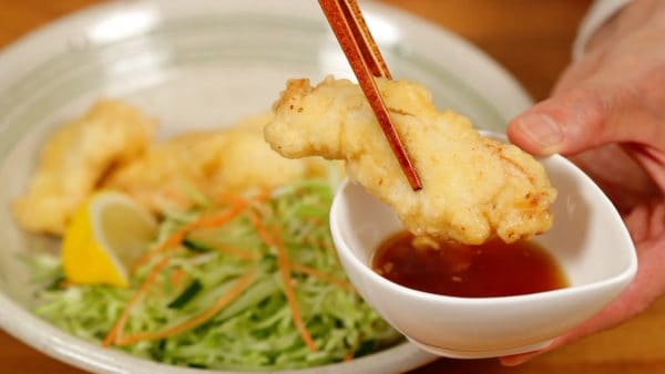 Enjoy the Toriten with the karashi hot mustard dissolved in the ponzu citrus sauce. Alternatively, you can use a vinegar and soy sauce mixture instead of the ponzu.