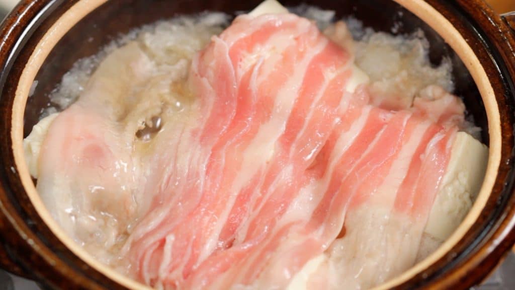 You are currently viewing Công thức Yukinabe (Lẩu củ cải daikon bào và lát thịt lợn (heo) rất dễ tiêu hóa)