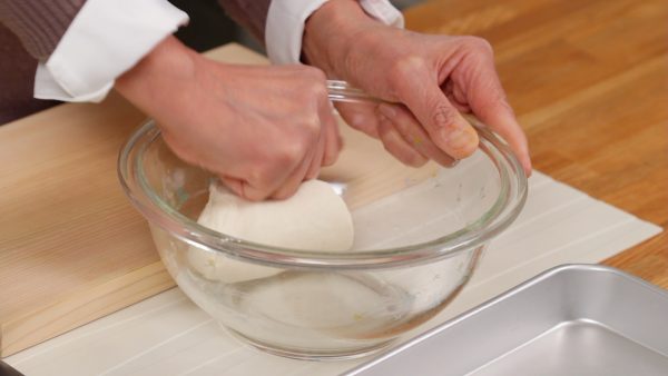 Knead the dough for about 5 minutes until the surface has a glossy texture. In Japan, the ideal softness is often described as ‘like your earlobe.’ Sounds weird, huh?