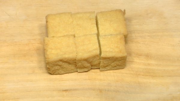 Remove the atsuage and remove the excess moisture with a paper towel. Cut the atsuage into 6 equal squares.